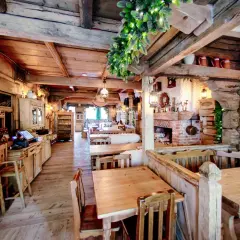 Kuchnia regionalna Zakopane: tradycyjne potrawy i najlepsze restauracje pod Tatrami