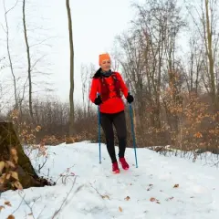 Jakie końcówki do kijków w góry wybrać, aby uniknąć kontuzji?