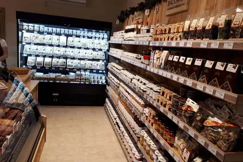 Bacówka Wrocław - najlepsze lokalizacje, godziny otwarcia i produkty