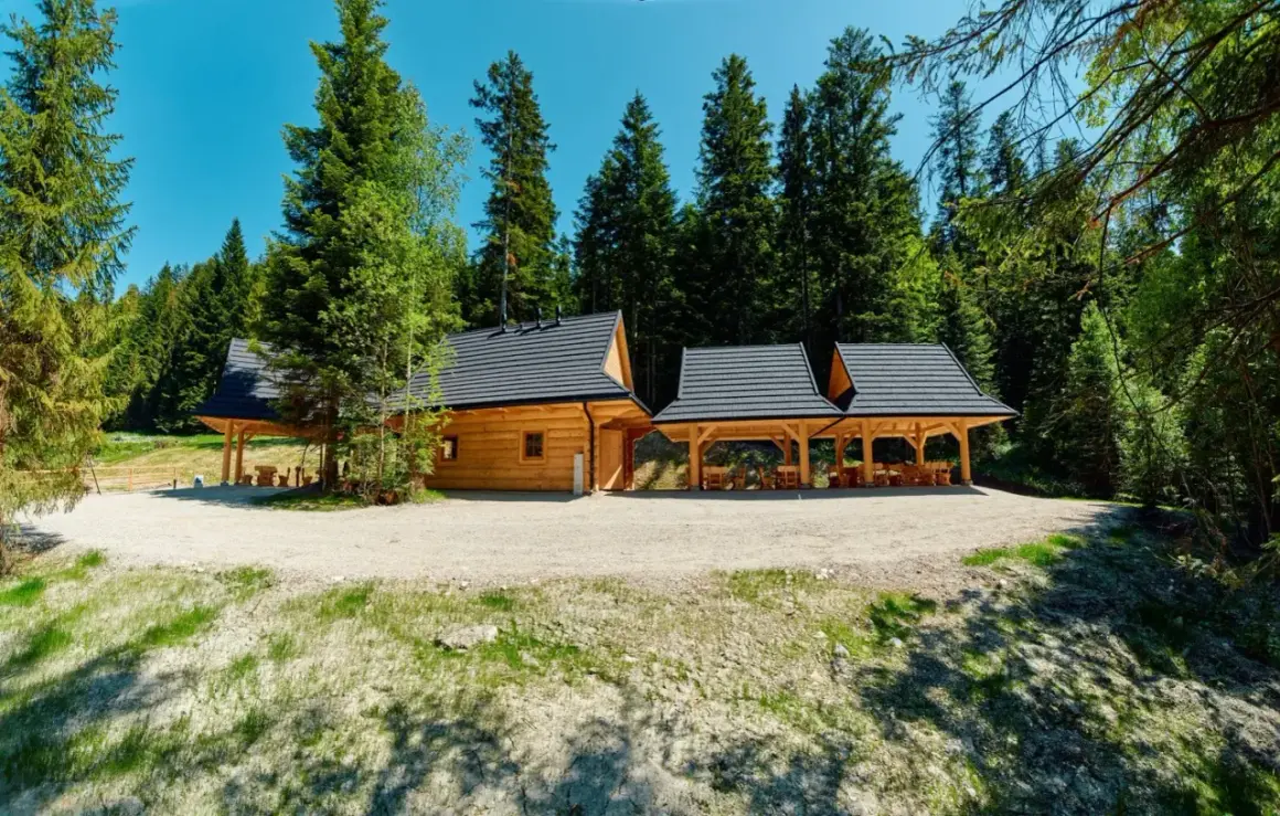 Bacówka u Harnasia Marcówka - wyjątkowe noclegi i atrakcje w górach